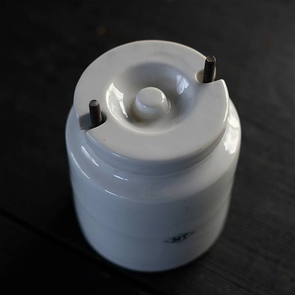 分厚い磁器製のコンテナ S