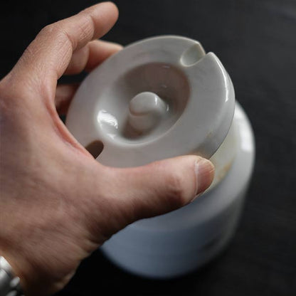分厚い磁器製のコンテナ S