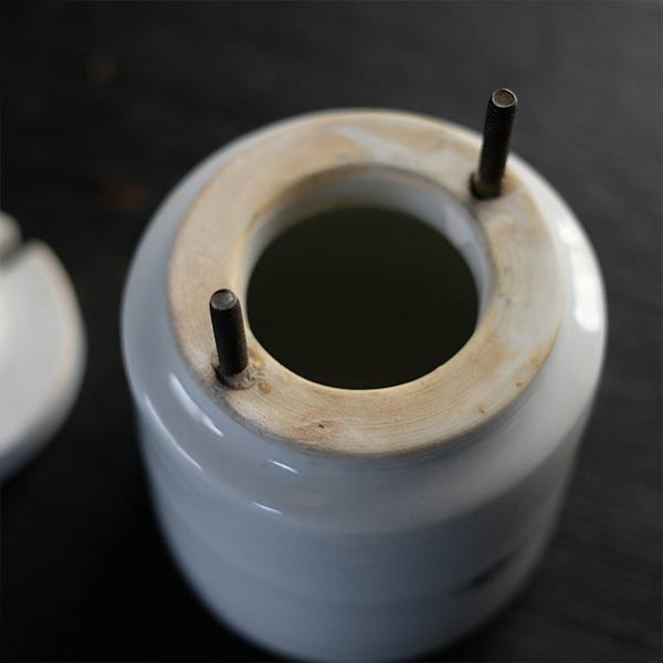 分厚い磁器製のコンテナ S