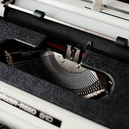 SILVER REED 810 Typewriter