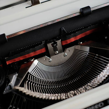 SILVER REED 810 Typewriter