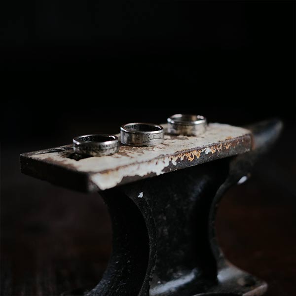 小型の金床（アンビル）