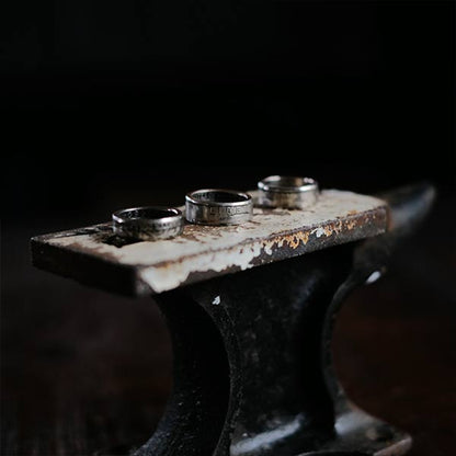 小型の金床（アンビル）