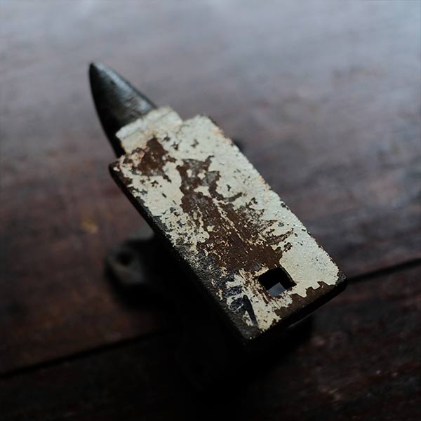 小型の金床（アンビル）