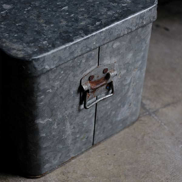 Tin storage box