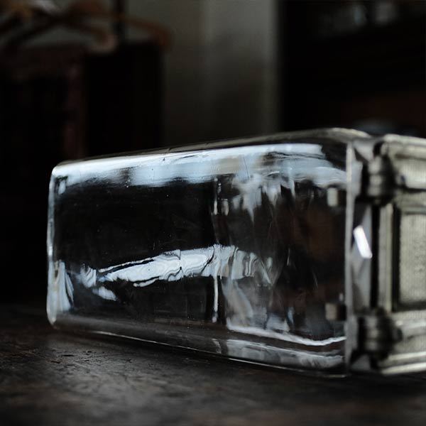 Tobacco shop jar with lid
