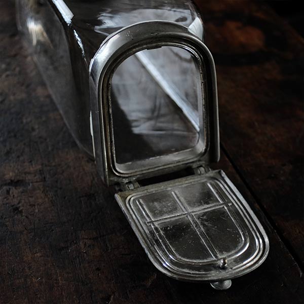 Tobacco shop jar with lid