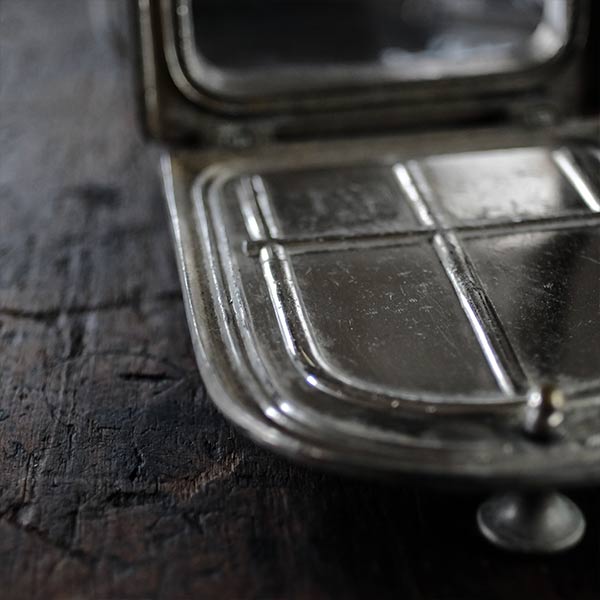 Tobacco shop jar with lid