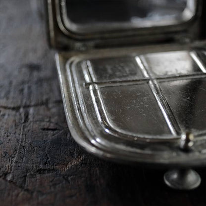 Tobacco shop jar with lid