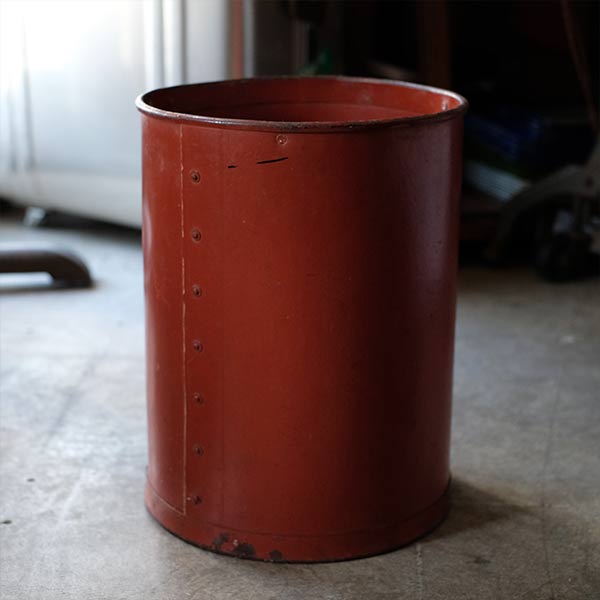 Cylindrical bollock box