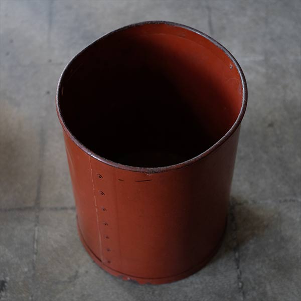 Cylindrical bollock box