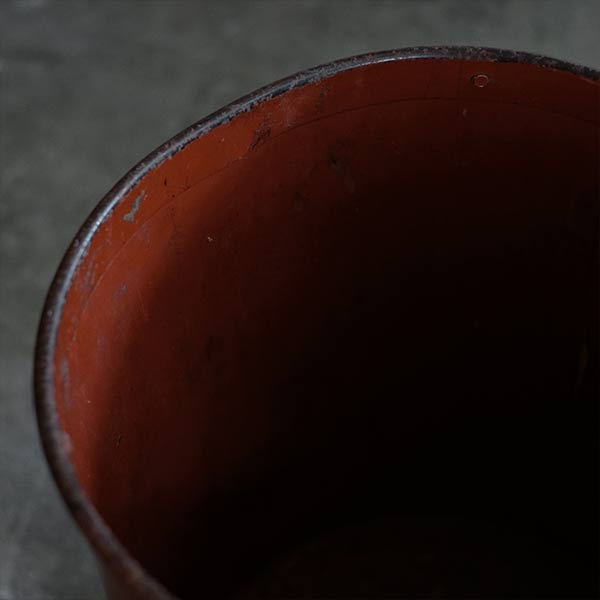 Cylindrical bollock box
