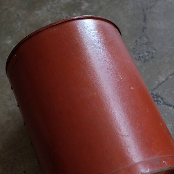 Cylindrical bollock box