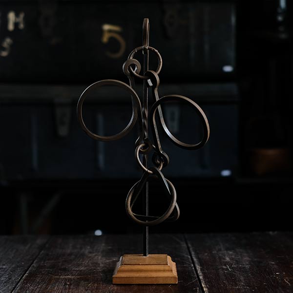 Tucker Jones House Puzzle Ring (with stand)