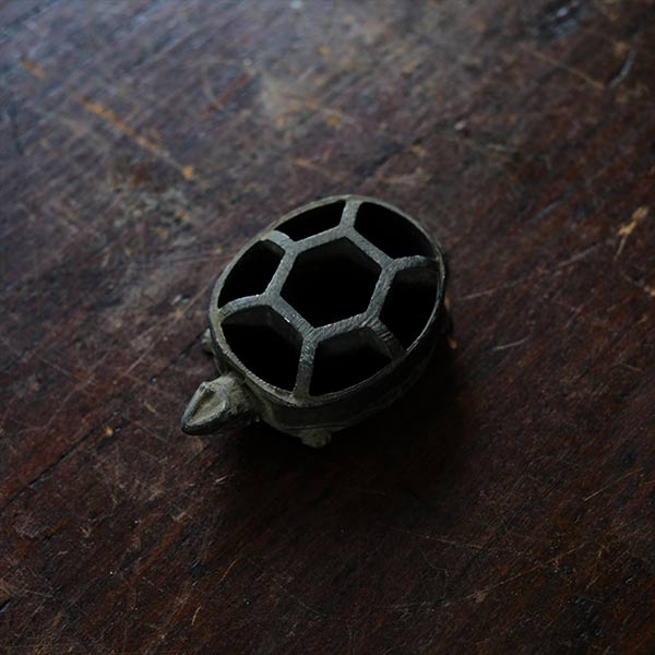 Turtle flower holder
