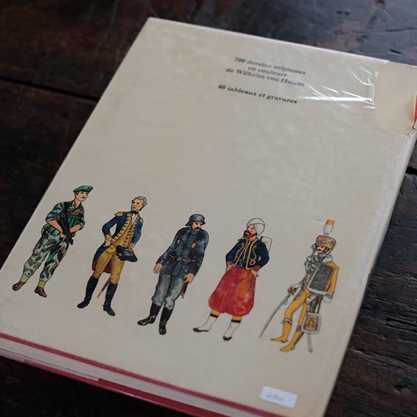 UNIFORMES ET TENUES - Robert Laffont
