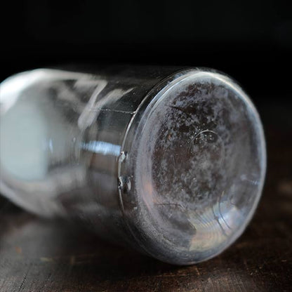 うっすら紫がかった無名のMason Jar