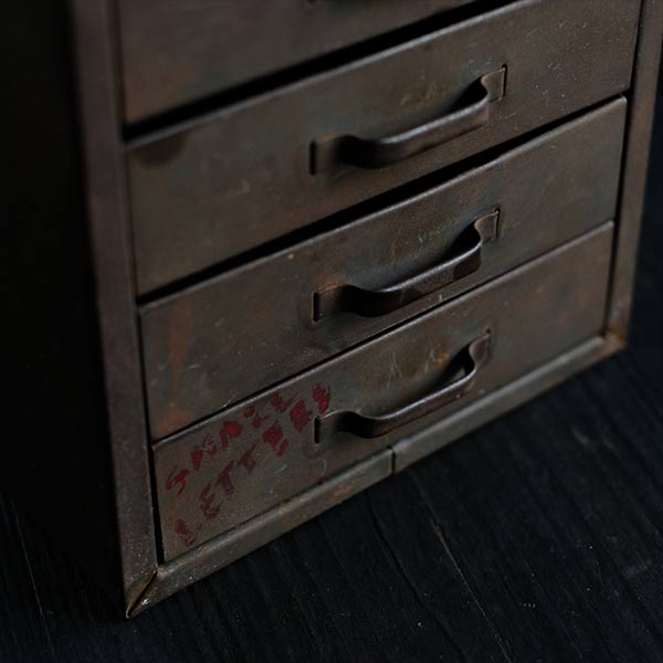 ブリキの工具収納