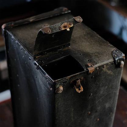 Trunk for storing equipment