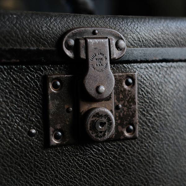 Trunk for storing equipment