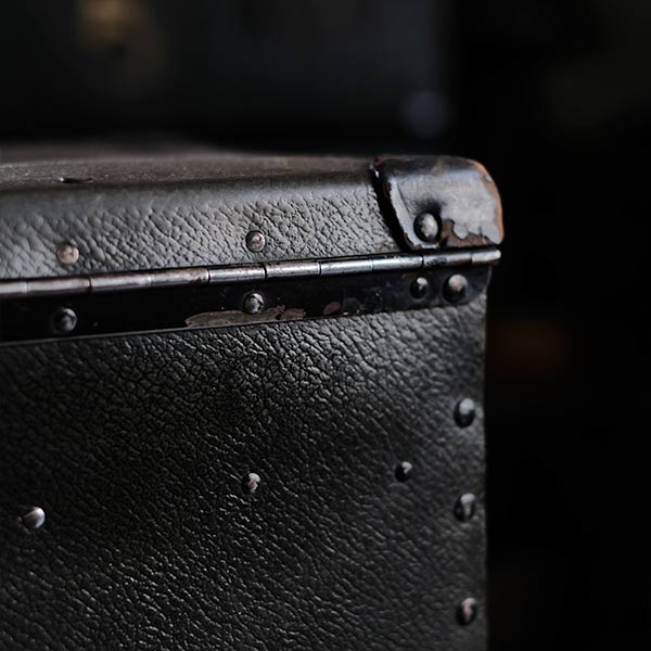 Trunk for storing equipment