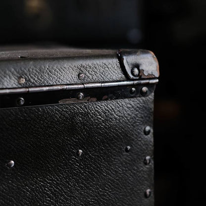 Trunk for storing equipment