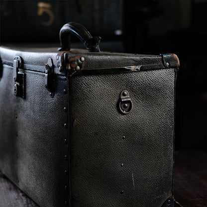 Trunk for storing equipment
