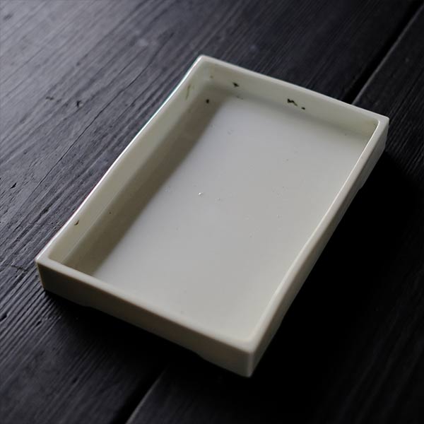 White porcelain water basin